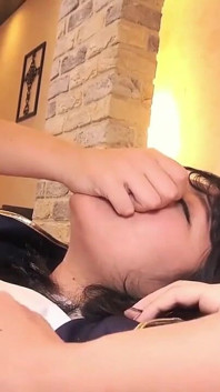 Nadržená japonská holka v uniformě je ošukaná