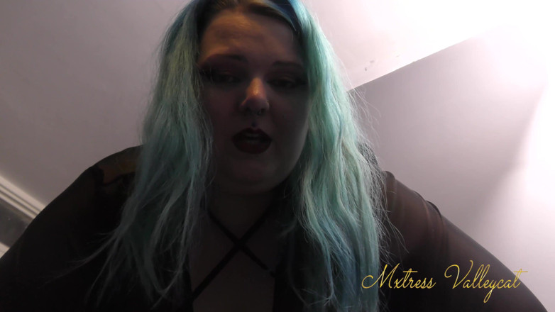 Mxtress Valleycat: Under my feet POV
