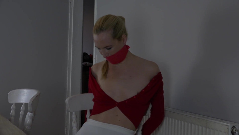Restricting Ropes: Ariel Anderssen，在发表声明后被束缚