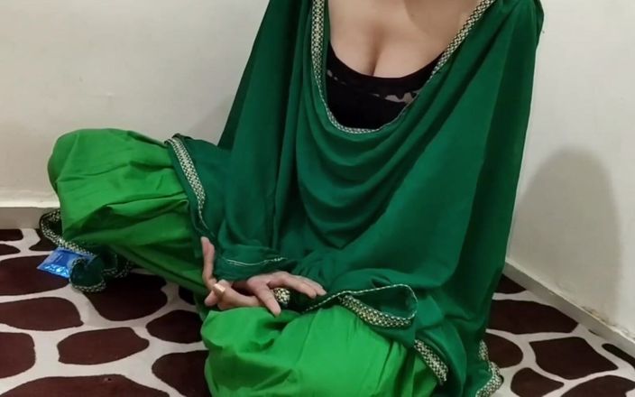 Saara Bhabhi: 婚前第一次性爱，高清，印度性爱，泄露