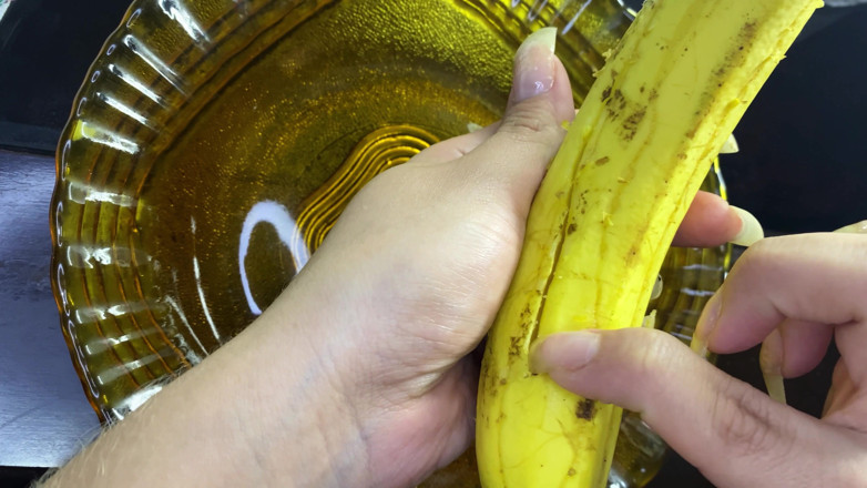 Goddess Li: Dlouhé přírodní nehty a banán