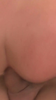 Doce loira vestindo lingerie recebe buceta lambida e bunda fodida