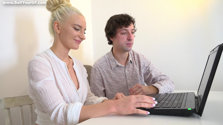 Sell Your GF: Manlief kijkt toe hoe jonge vrouw neukt