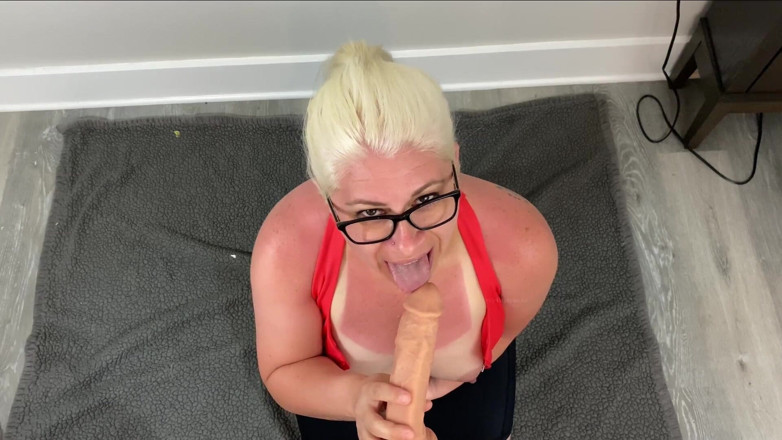 Curvy4urpleasure: Blonde milf im fitnessstudio melkt deinen schwanz, wenn du sie...