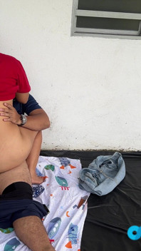 Mereka menawarkan uang untuk menghancurkan pantatku dan suamiku menerimanya