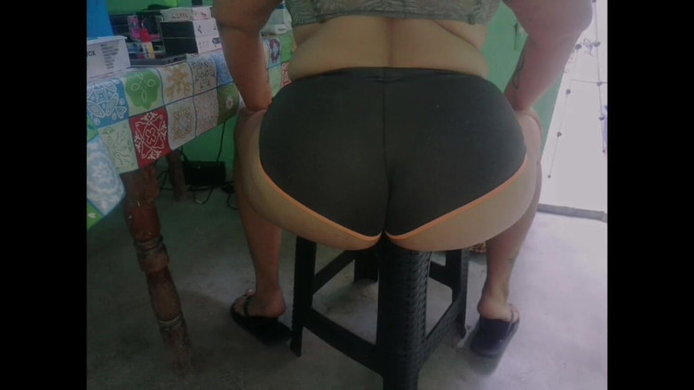 Adribella69: Eu recebo minha meia-irmã pervertida mostrando sua bunda grande no...