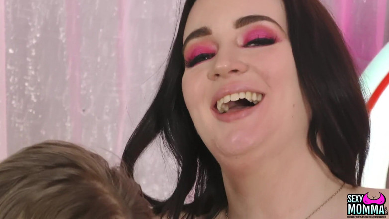 Sexy Momma XXX: MILF April Introduces Lana to Her Foot Fetish