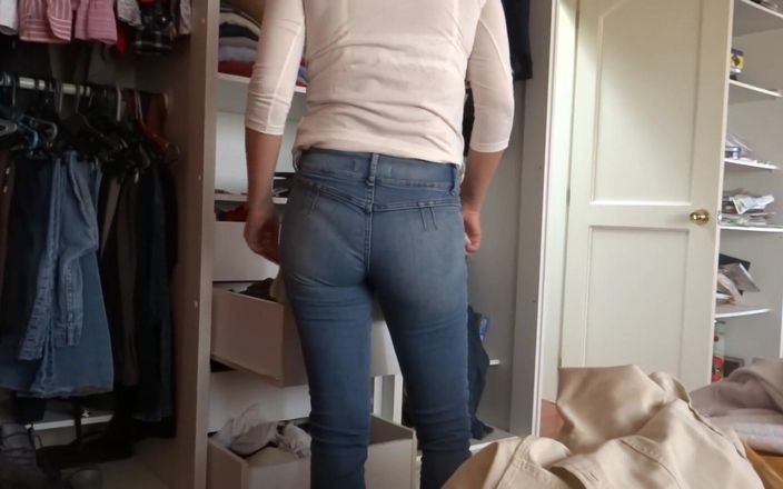 Ardientes69: My Wife's Friend Showing off Her Ass Before a Threesome
