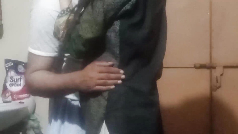 SHAKRATASNEEM: Adik tiri dientot romantis sama kontol besar adik tirinya malam-malam!