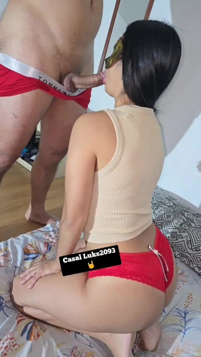Sucking a drooling cock: Esposa caliente chupando polla babeando por segunda vez