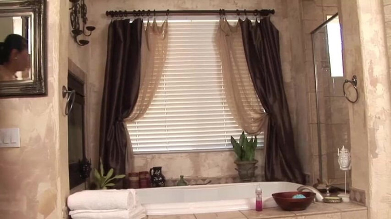 Massage Parlor: Brunette babe knows how to please a guy