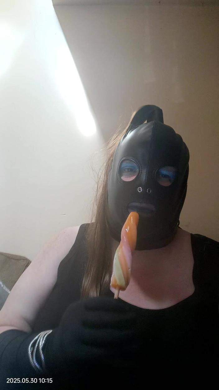 Stephanie-Nicole-TV: Sucer une lolly glacée et parler d’un drive à la campagne