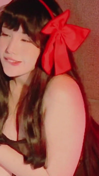 Merry Christmas! Miss Ukii Sends You a Hug!