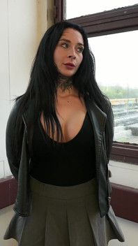 German scout - la modella tedesca tettona e il culo si tatuata lena desire con lingua spaccata al casting
