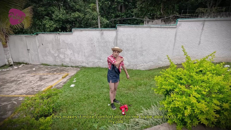 Pelaje mix: Bunica perversă îl angajează pe tânărul grădinar și ajunge să-l fută tare în...