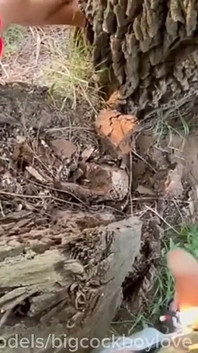 Otoyolda sikilen büyük yaraklı rastgele bir twink sporcunun sürücülerine bir yarak gösterdi