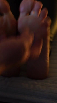 55. Menggoda kaki