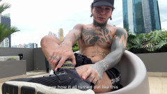 Dyavol: Macabreink Raksasa Mempermalukan Manusia Mungil Di Depan Umum