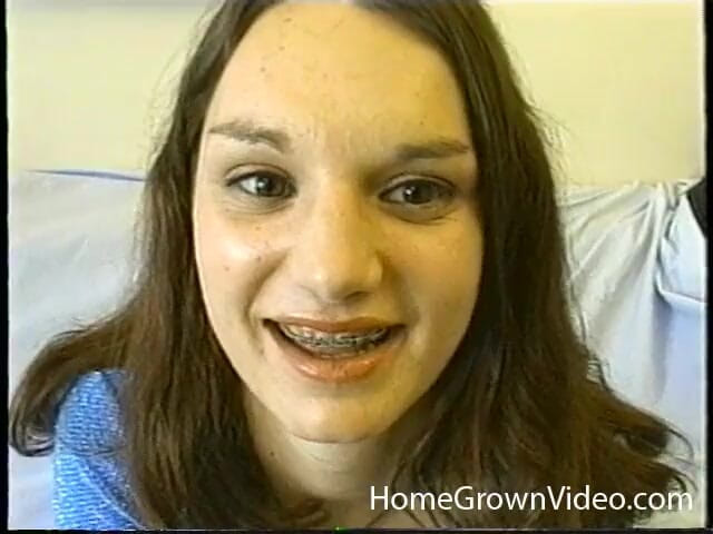 Homegrown Wives: かろうじて合法的な十代は彼女の男を吸うオフ