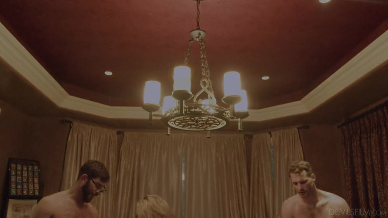 Devils Film: スワッピングカップルは、ゲーム後にワイルドでセクシーに行く