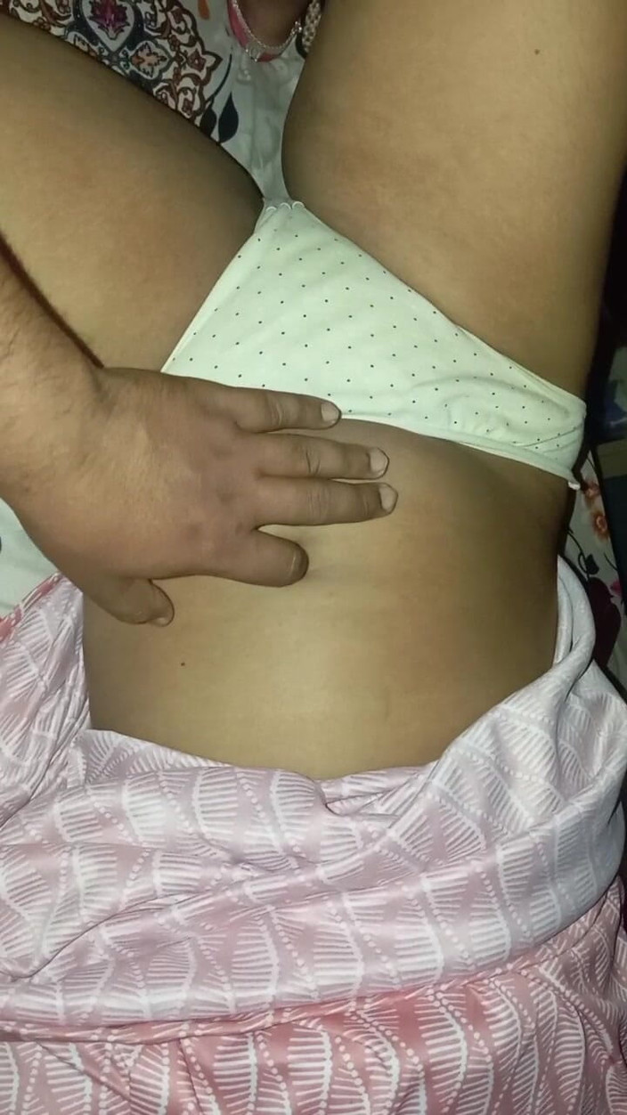 Manjushukla: Sexy Bhabhi Ji's Sexy Figure.