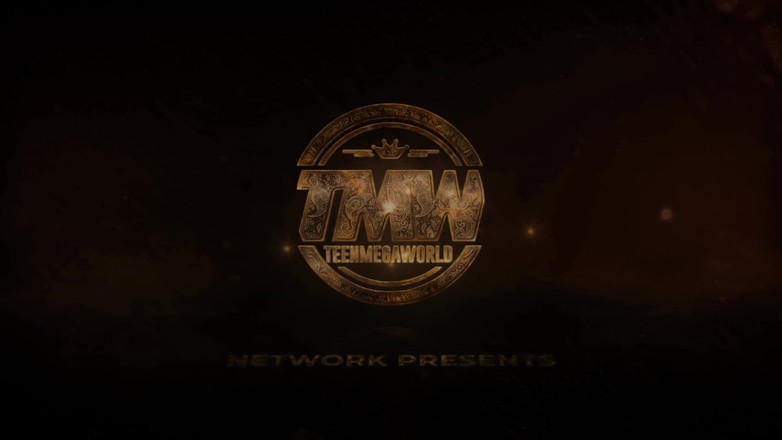 Teen Mega World: Esmer delikte pembe tavşan dildo