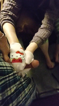 Salutare sexy roz Kitty Sockjob și labă cu șosetă