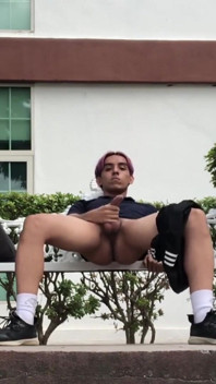 I found a blind spot in the parket sooo I decided to jerk off and feel the adrenaline that comes with doing hot stuff in public