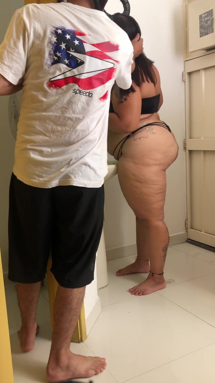 Lexly_16: Ficken mit stiefcousine auf einer party, Sie wusste nicht, wer...