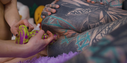 Miss Flora: Pertempuran bantal & keseronokan lesbian dengan Anuskatzz