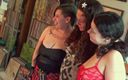 Transexual Fun: Filmări filmate pe ascuns în culise cu două femei cu un...