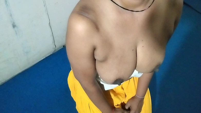 Saloni hot video: L'arrapante saloni con grandi tette in cam