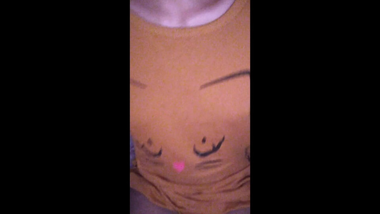 Indian Senu: Indisch Desi-meisje raakt haar tieten aan en toont poesje masturberen