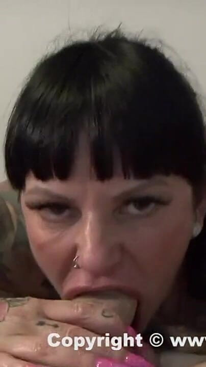 Filthy MILF Entertains Handyman (RealPunting)