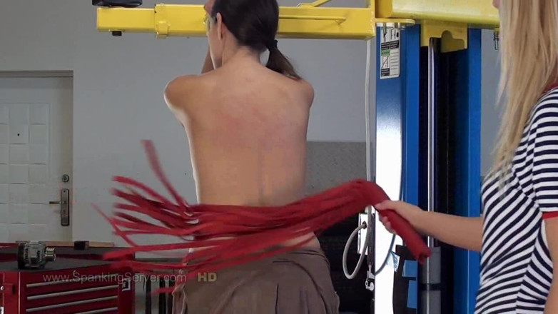 Spanking Server: Charlie đánh lưng trần trụi