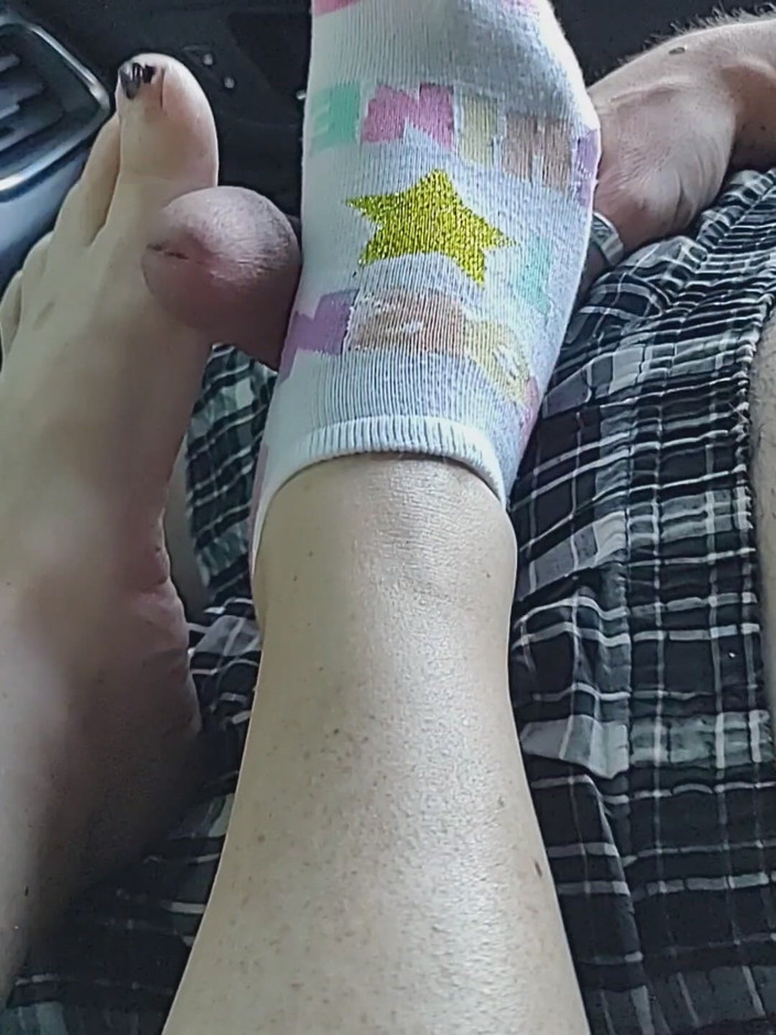 SocksAddict69: Offentlig footjob Sockjob med flickor Ankle Socks - Cum on Socks