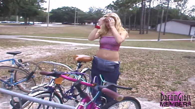 Dream Girls: Super Risky Flashing on a Local College Campus