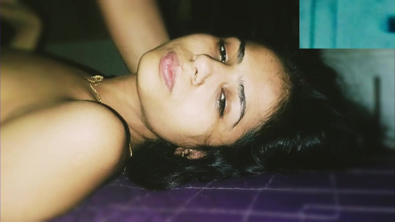 Hot Sis: Latika šuká sexy a hardcore potřebují víc