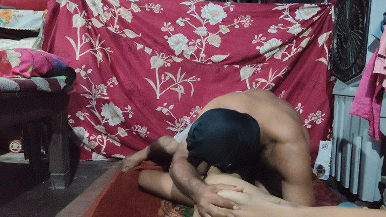 Sexvideo28: Adik tiri saya sadar untuk pertama kalinya dengan mengisap