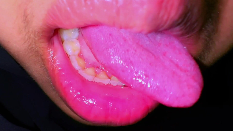 Aria Mia: Привіт, я вечеряю гарячою самотньою мусульманською арабською дівчиною, у мене величезна кругла дупа і велика волохата пизда, ти можеш мене трахнути???