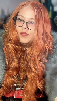 Fumat brazilian zeiță roșcată cu țâțe lăsate în blană și latex - Dansând pe muzica mea