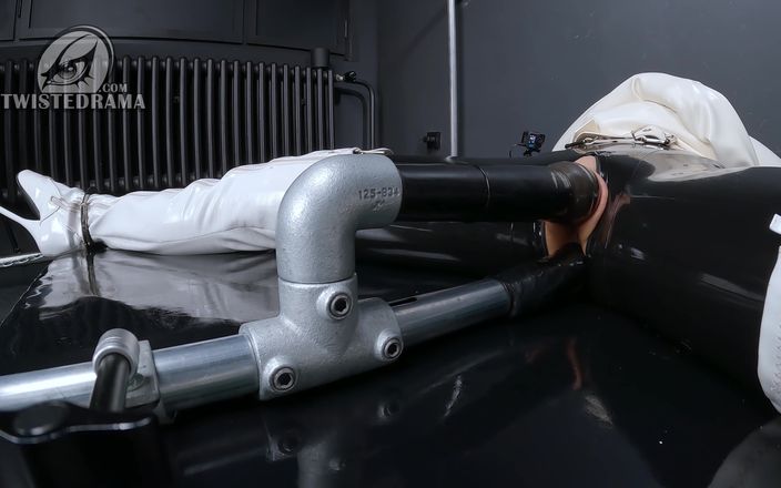 Twistedrama: Asyl för kåtor