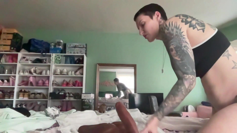 Twerking Elle: 1 saat dildoya biniyor ve ıslak derin gırtlak