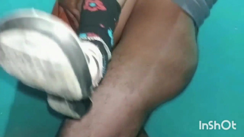 Village studio: 印度辣妹站着被干,粗暴性爱视频