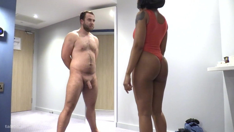 Ballbustingchicks: Krutá černá paní mlácení koulí svého bílého chlapce