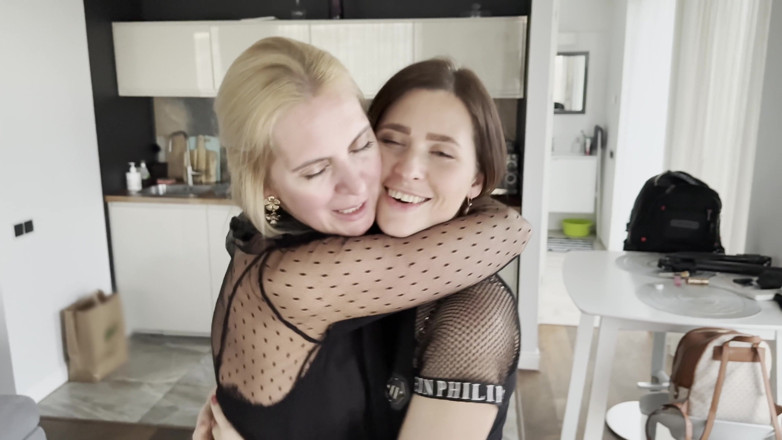 Mintaxxx69: Séance de baisers torrichons et de léchage entre deux MILF...