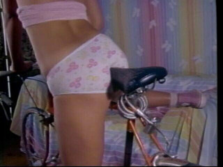 Old Good Porn: Amico trapana la fidanzata in biancheria intima sexy sul divano