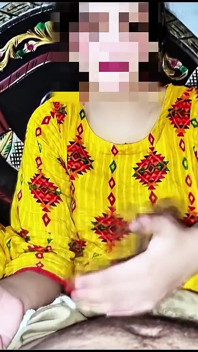 Heet Iraans meisje in strakke gele Salwar Kameez enorme tieten tietenneukpartij en hard pikspel echt eigengemaakt
