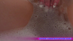 Suzy Wylde: Waktu mandi, mandi, & gelembung