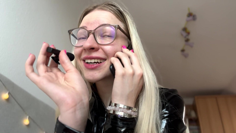 Goddess_Bella_Rae: ¡Acabas de quedar expuesta como una mariquita! Juego de roles...